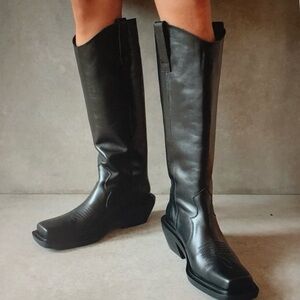 Alohas cowboy boots. Pristine condition; worn 2x